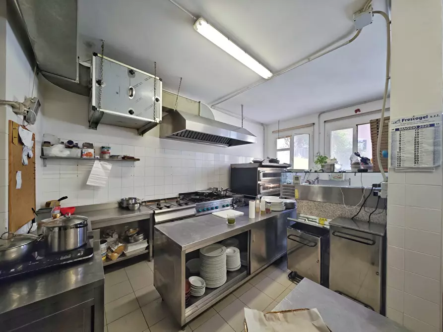 Immagine 76 di Locale commerciale in vendita  in Località Fiascherino 7 a Lerici