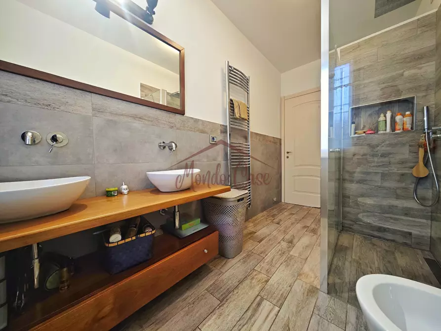 Immagine 57 di Pentalocale in vendita  in Via Socrate Benacci 29 a Sarzana