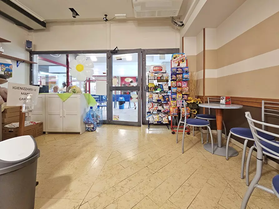 Immagine 5 di Bar / Ristorante in vendita  in Via Eugenio Montale 35 a Carrara