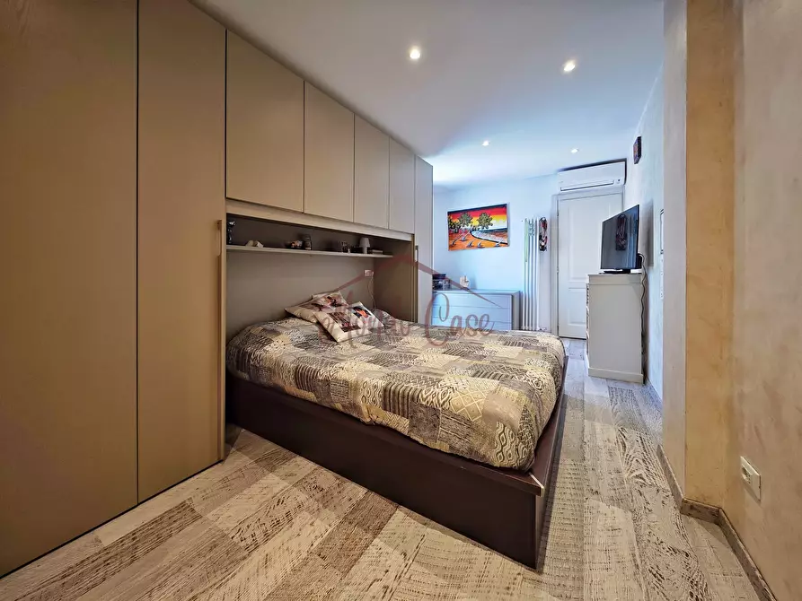 Immagine 37 di Pentalocale in vendita  in Via Socrate Benacci 29 a Sarzana