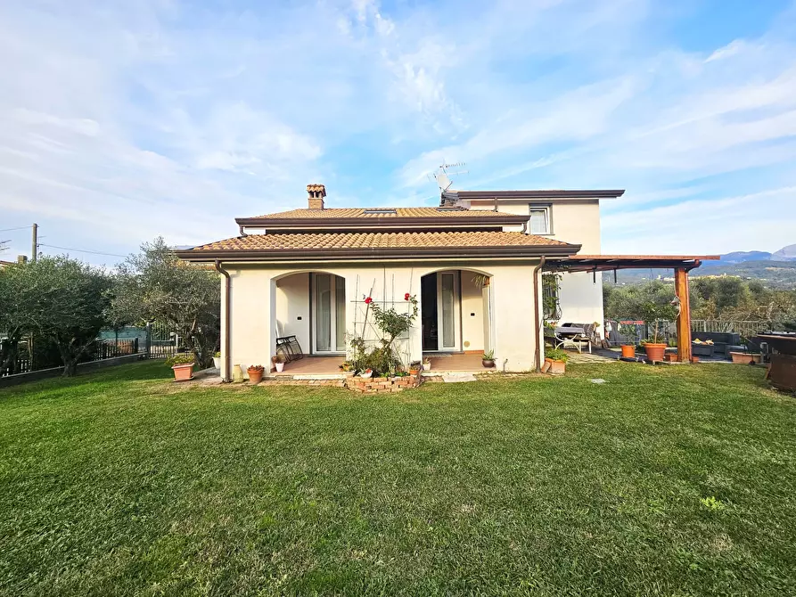 Immagine 1 di Villa in vendita  in Via Navonella 23 a Sarzana