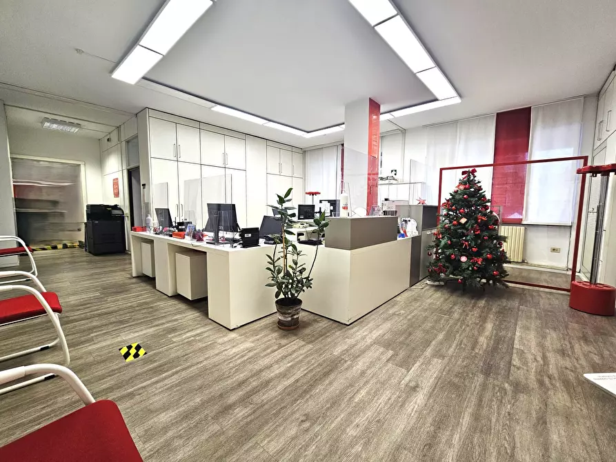 Immagine 1 di Pentalocale in vendita  a Sarzana