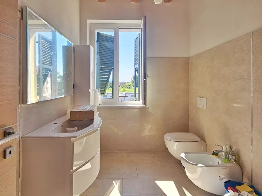 Immagine 24 di Quadrilocale in vendita  in Via Cisa 95 a Sarzana