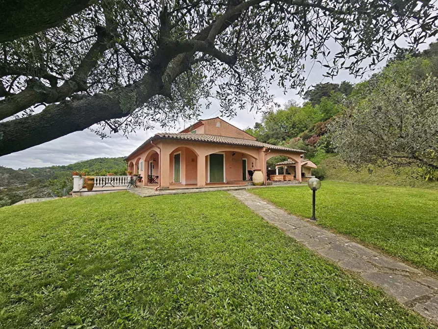 Immagine 1 di Villa in vendita  in Via Prulla 15 a Sarzana