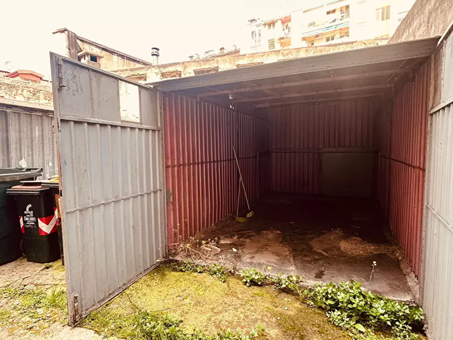 Immagine 3 di Garage in vendita  in Via Beinasco 4 a Torino