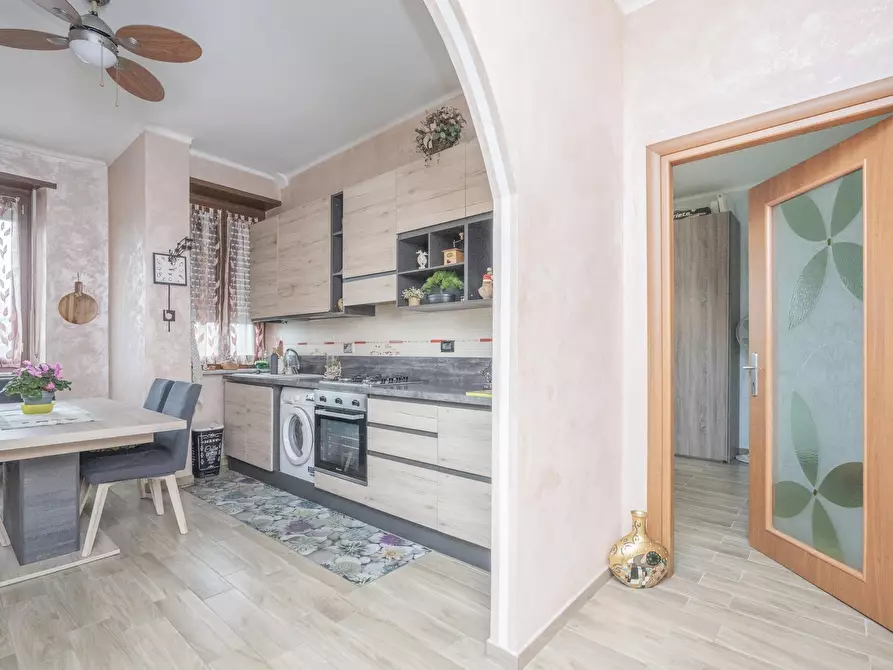 Immagine 13 di Trilocale in vendita  in Largo Borgaro 42 a Torino