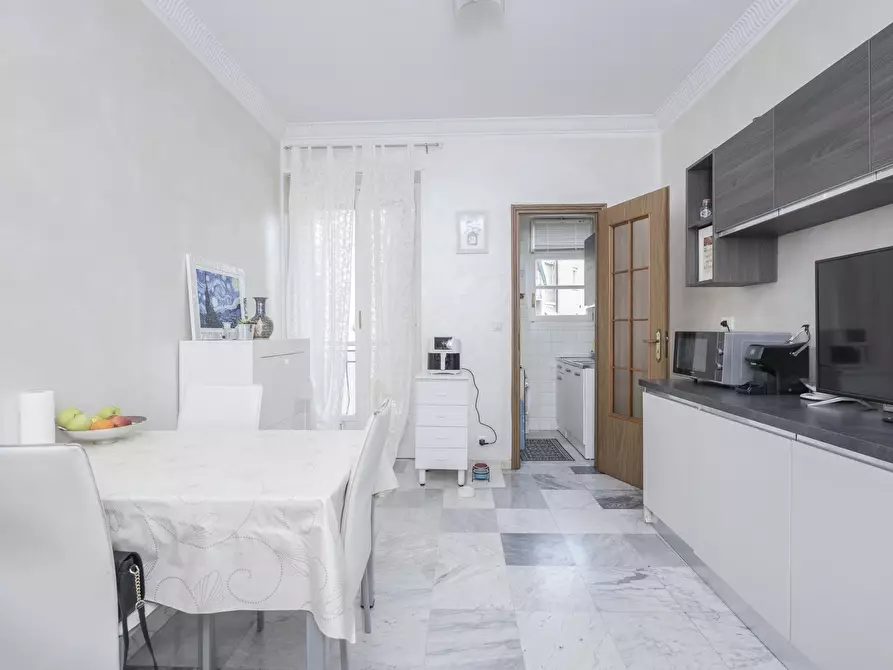 Immagine 8 di Trilocale in vendita  in Via Aosta 60 a Torino