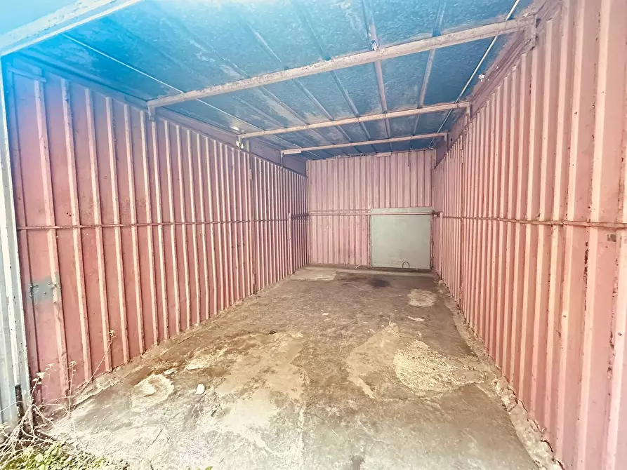 Immagine 4 di Garage in vendita  in Via Beinasco 4 a Torino