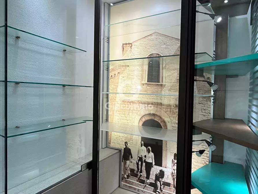 Immagine 28 di Locale commerciale in affitto  in Via Pretoria 80 a Potenza