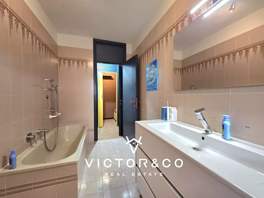 Immagine 23 di Trilocale in vendita  in Viale Giulio Cesare 119 a Novara