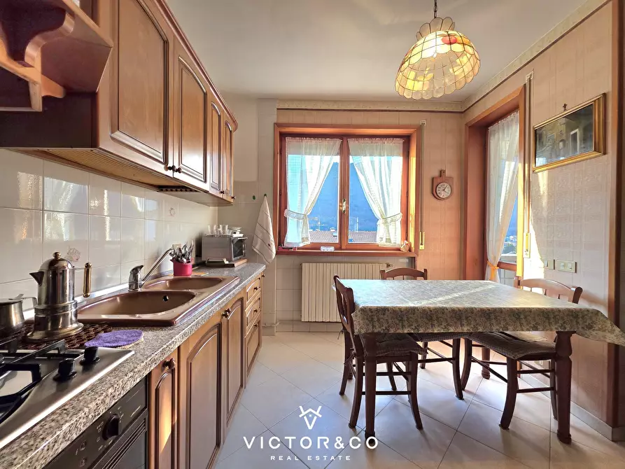 Immagine 10 di Quadrilocale in vendita  in Piazza Nobili de Toma 9 a Omegna