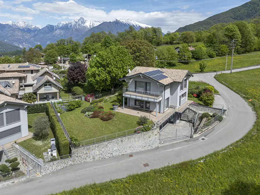 Immagine 10 di Villa in vendita  in Via Colombèe 11 a Colico