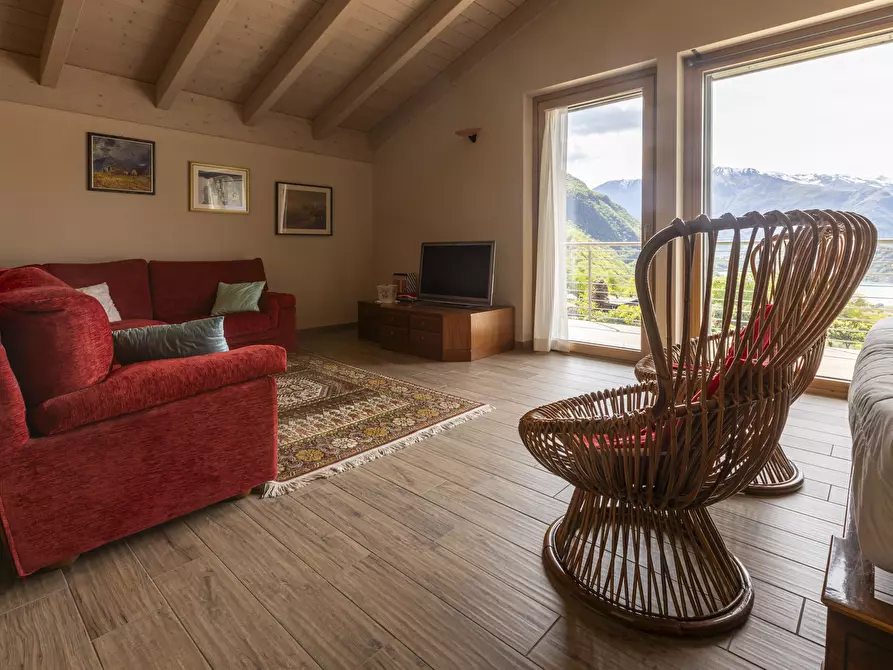 Immagine 30 di Villa in vendita  in Via Colombèe 11 a Colico