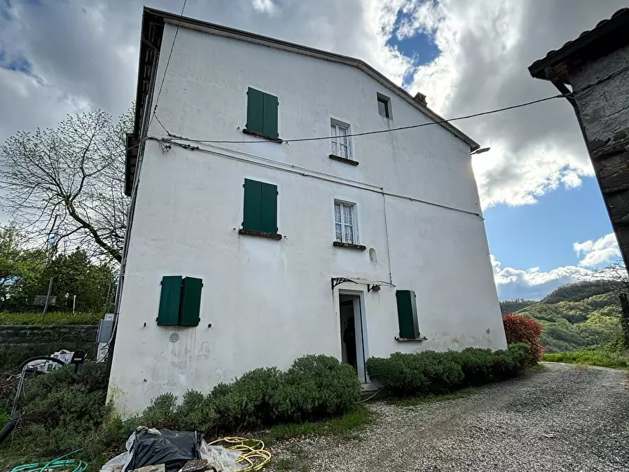 Immagine 1 di Appartamento in vendita  a Varano De' Melegari