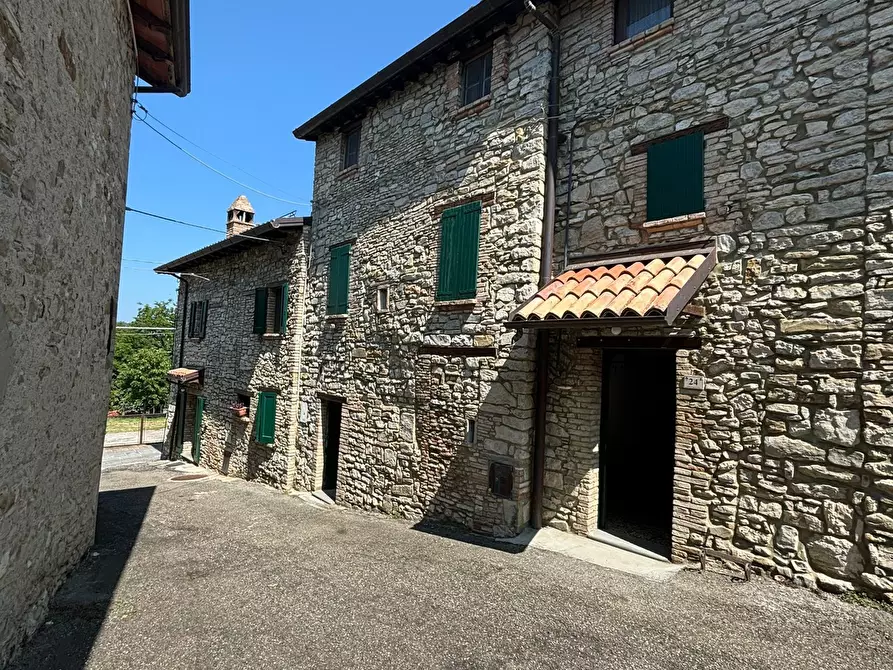 Immagine 2 di Porzione di casa in vendita  a Terenzo