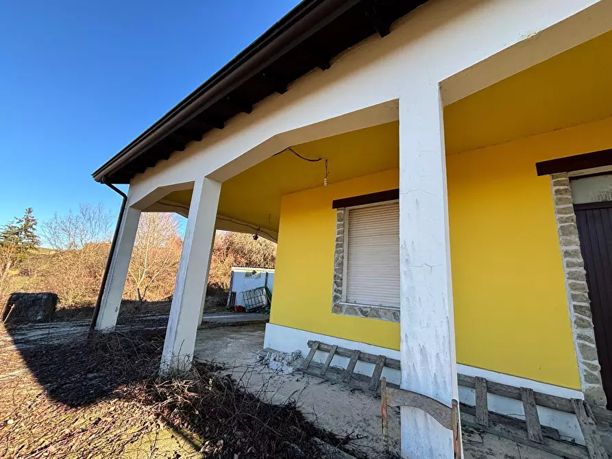 Immagine 2 di Villa in vendita  a Pellegrino Parmense