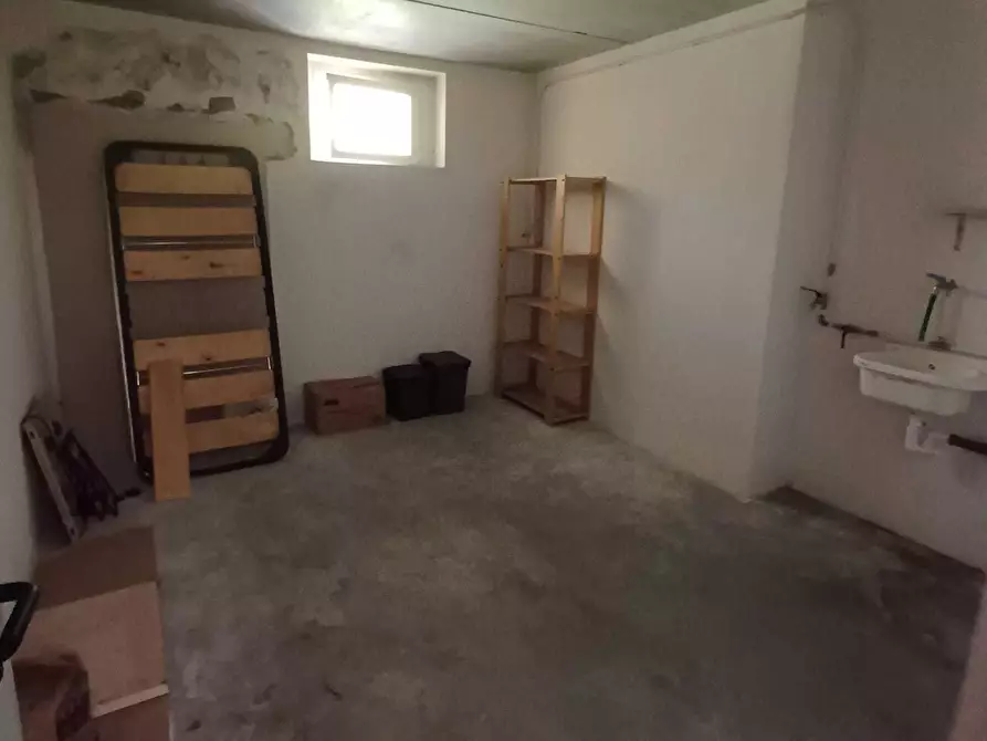 Immagine 29 di Trilocale in vendita  a Varano De' Melegari