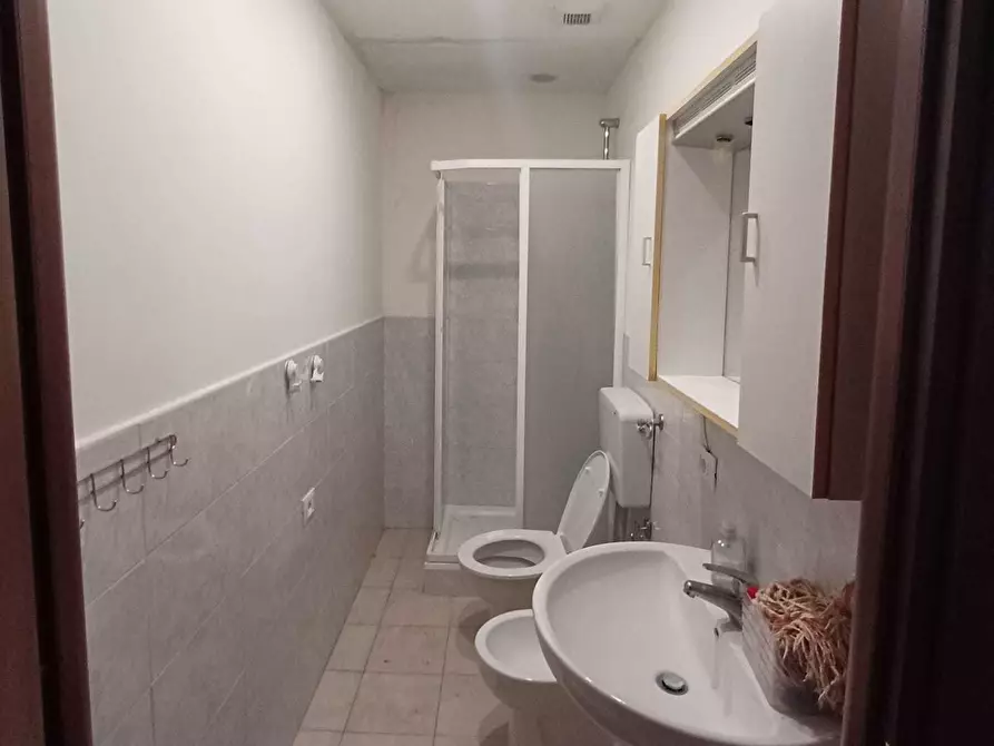 Immagine 15 di Bilocale in affitto  a Parma