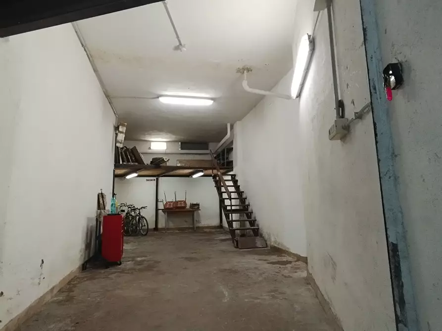 Immagine 15 di Garage in vendita  in via jaopo da lentini a Pomezia