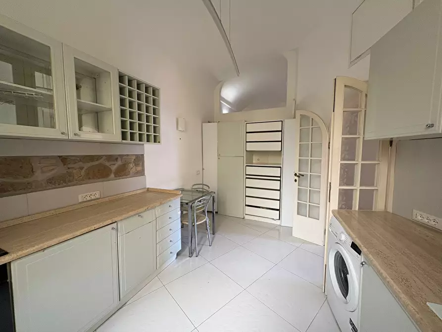 Immagine 6 di Trilocale in affitto  in Via di San Giovanni in Laterano 276 a Roma