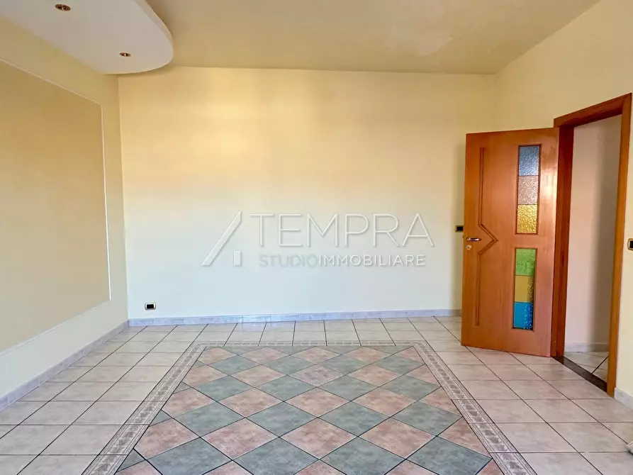 Immagine 14 di Appartamento in vendita  a Adrano