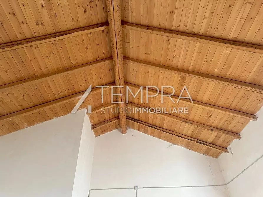 Immagine 11 di Rustico / casale in vendita  a Adrano