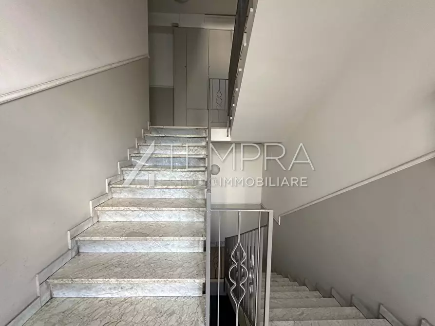 Immagine 33 di Appartamento in vendita  in Via Catanzaro a Adrano