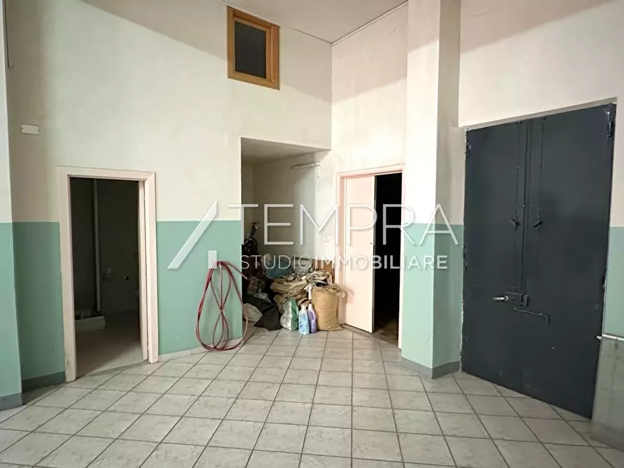 Immagine 4 di Casa indipendente in vendita  a Adrano