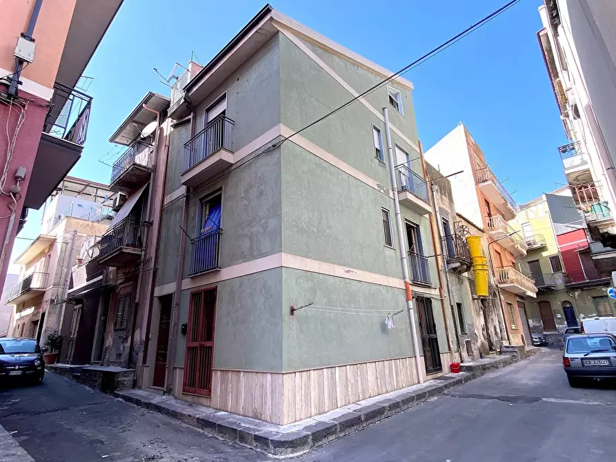 Immagine 1 di Casa bifamiliare in vendita  a Adrano