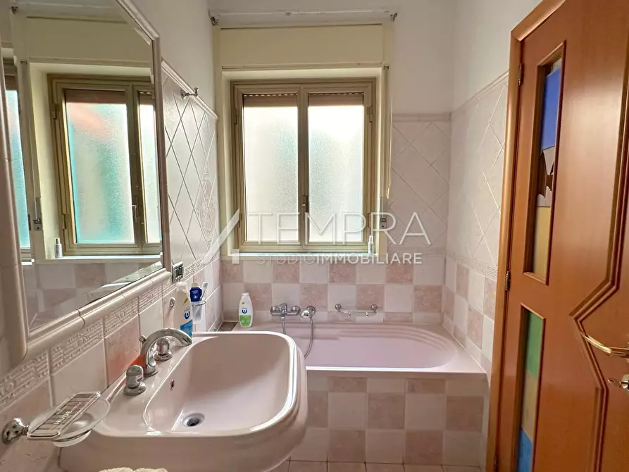 Immagine 12 di Appartamento in vendita  a Adrano