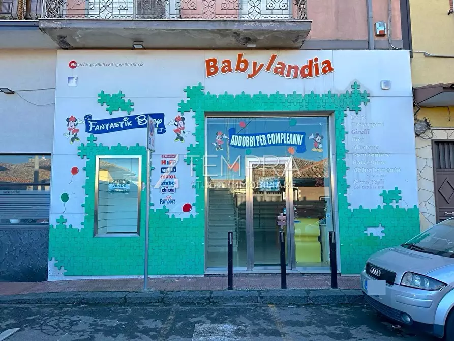 Immagine 1 di Locale commerciale in vendita  a Adrano