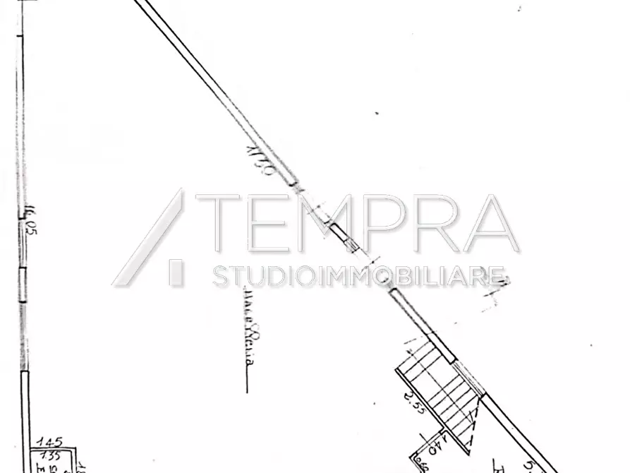 Immagine 16 di Locale commerciale in vendita  a Adrano