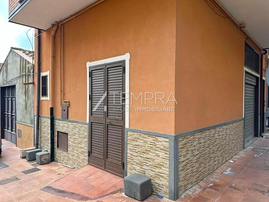 Immagine 4 di Casa indipendente in vendita  a Adrano