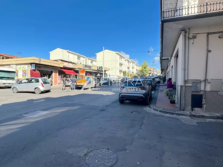 Immagine 25 di Appartamento in vendita  a Adrano