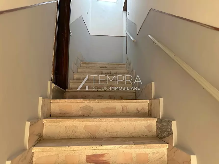 Immagine 5 di Casa indipendente in vendita  a Adrano