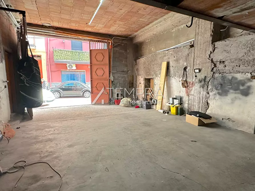 Immagine 27 di Casa indipendente in vendita  a Adrano