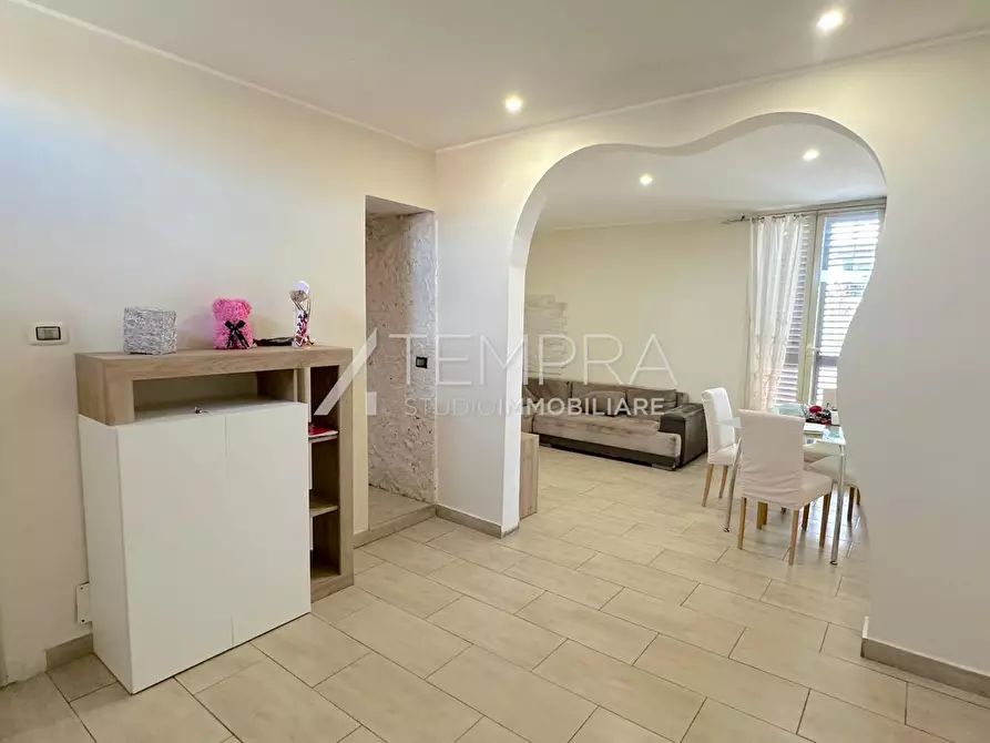 Immagine 3 di Appartamento in vendita  in Via Cipollone a Adrano