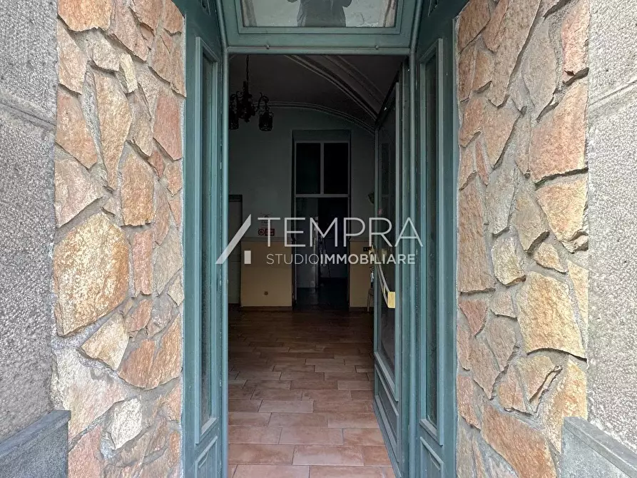 Immagine 3 di Locale commerciale in vendita  a Adrano