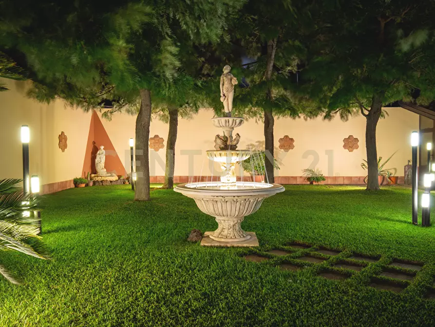 Immagine 84 di Villa in vendita  in Via Salemi 19 a Mascalucia