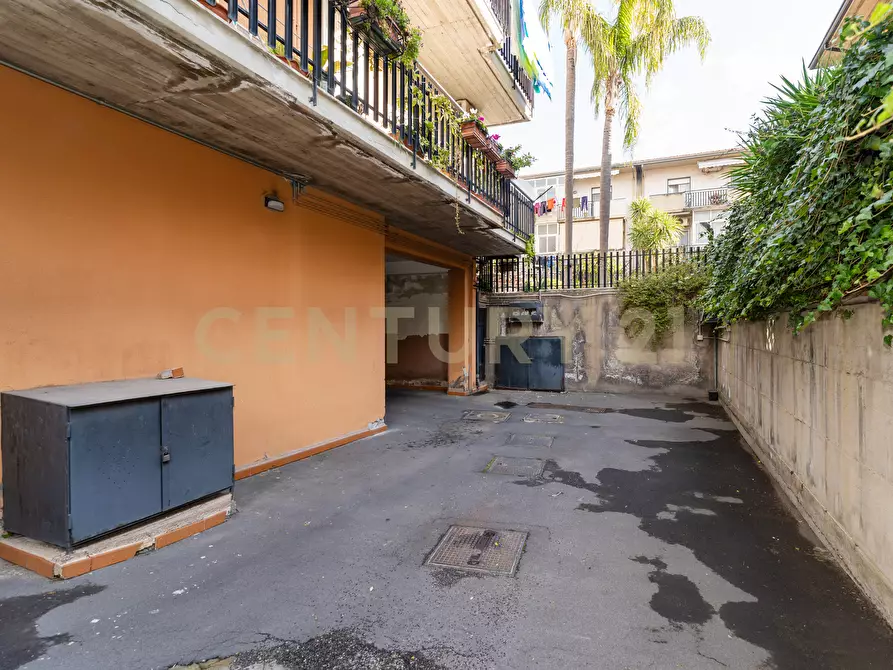 Immagine 51 di Trilocale in vendita  in Via Tremestieri 16 a Mascalucia