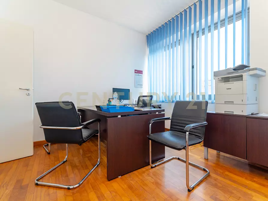 Immagine 39 di Pentalocale in vendita  in Corso Sicilia 64 a Catania