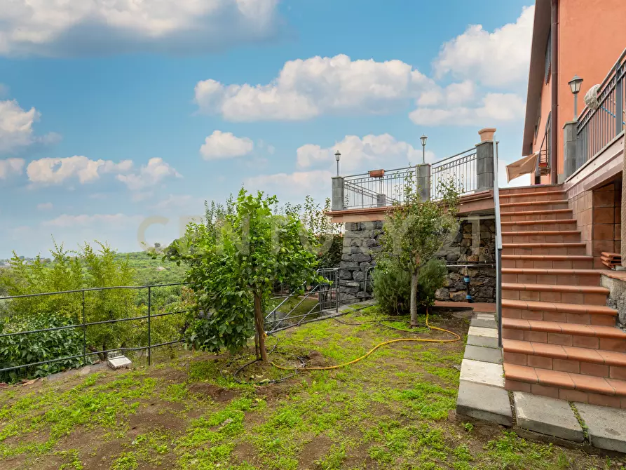 Immagine 78 di Villa in vendita  in Via Brinzio 20 a Aci Catena