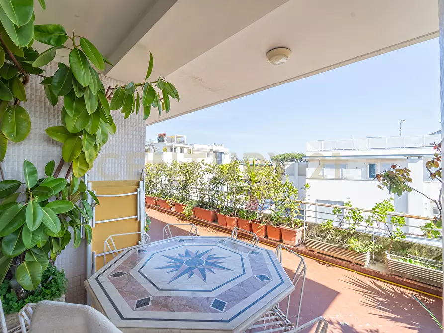 Immagine 21 di Attico in vendita  in Viale Cortina d'Ampezzo 199 a Roma