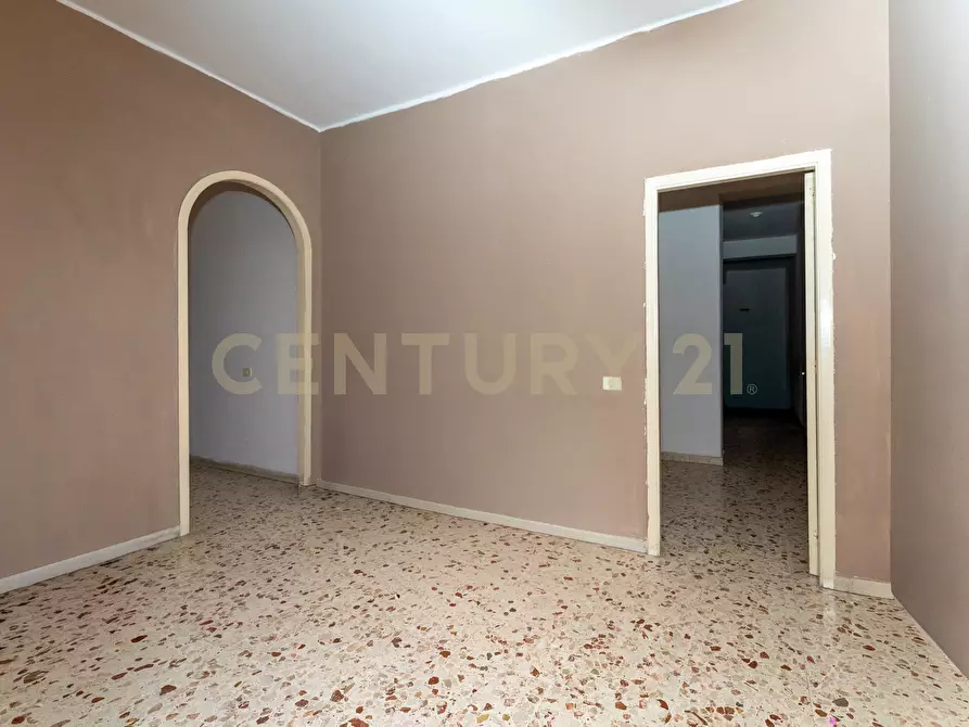 Immagine 17 di Pentalocale in vendita  in Via Due Obelischi 48 a Gravina Di Catania