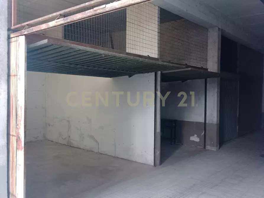 Immagine 2 di Garage in vendita  in Via Chiusi 80 a Roma