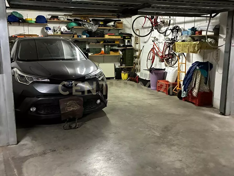 Immagine 5 di Garage in vendita  in Via Gorgona 1 a Roma