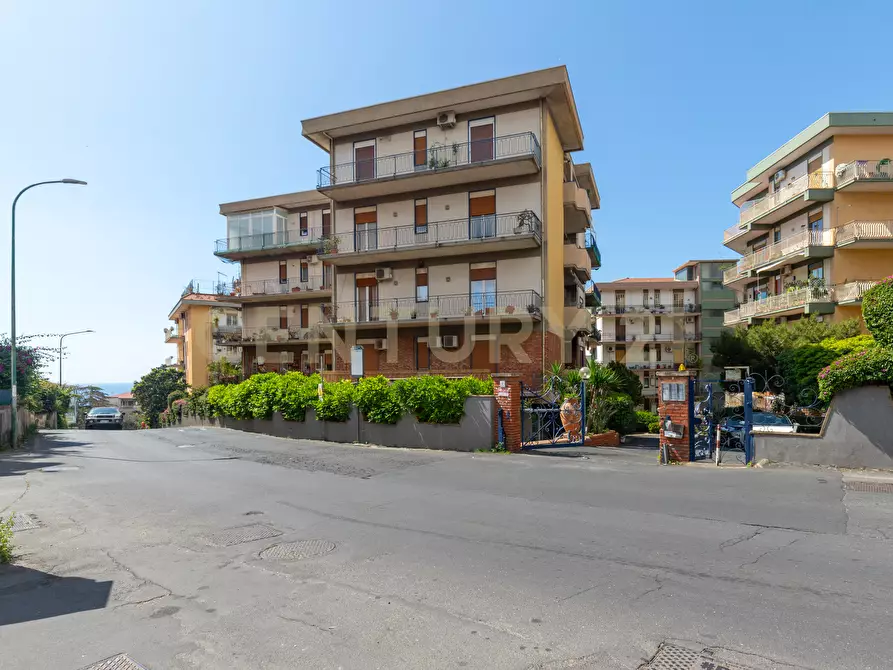 Immagine 34 di Pentalocale in vendita  in Via Convento del Carmine 5 a Tremestieri Etneo