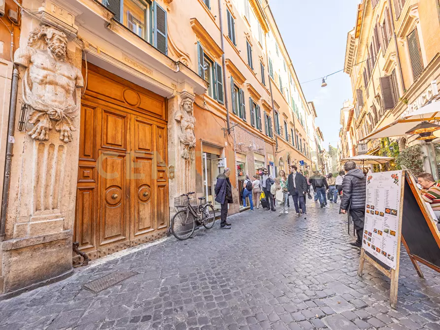 Immagine 64 di Pentalocale in vendita  in Via della Croce 71 a Roma