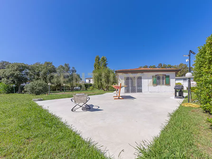 Immagine 57 di Villa in vendita  in Strada Isola Bella 43 a Latina