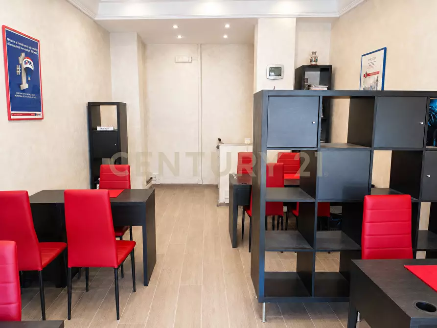 Immagine 5 di Attività commerciale in vendita  in Via Val Chisone 24 a Roma